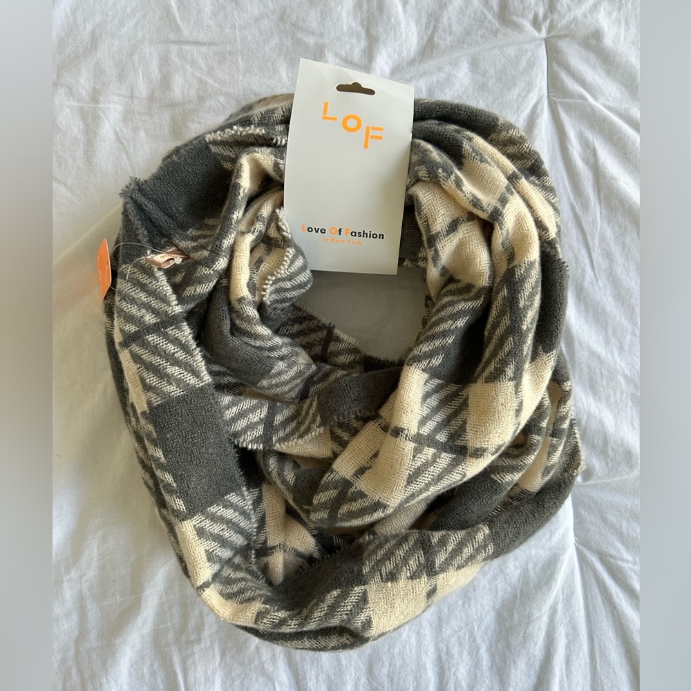 NWT Love of Fashion LOF Grey Beige Plaid Two Tone Neutral Infinity Scarf
